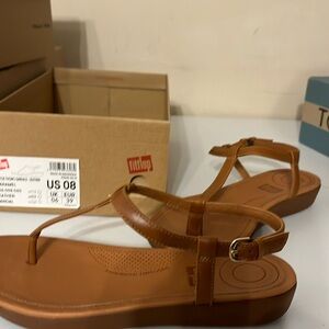 NEW size 8 Tia toe thong sandals, Carmel
